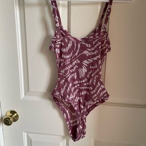 BNWT Skims medium bodysuit purple and white